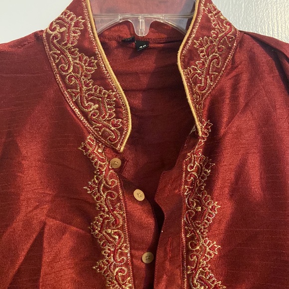 Red and gold Kurta made in India - Picture 6 of 9